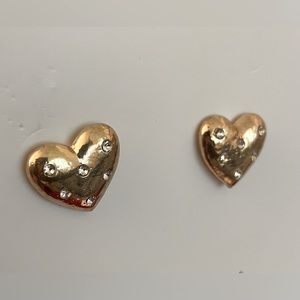 💚NWOT Gold Hypoallergenic Small Heart Stud Earrings
